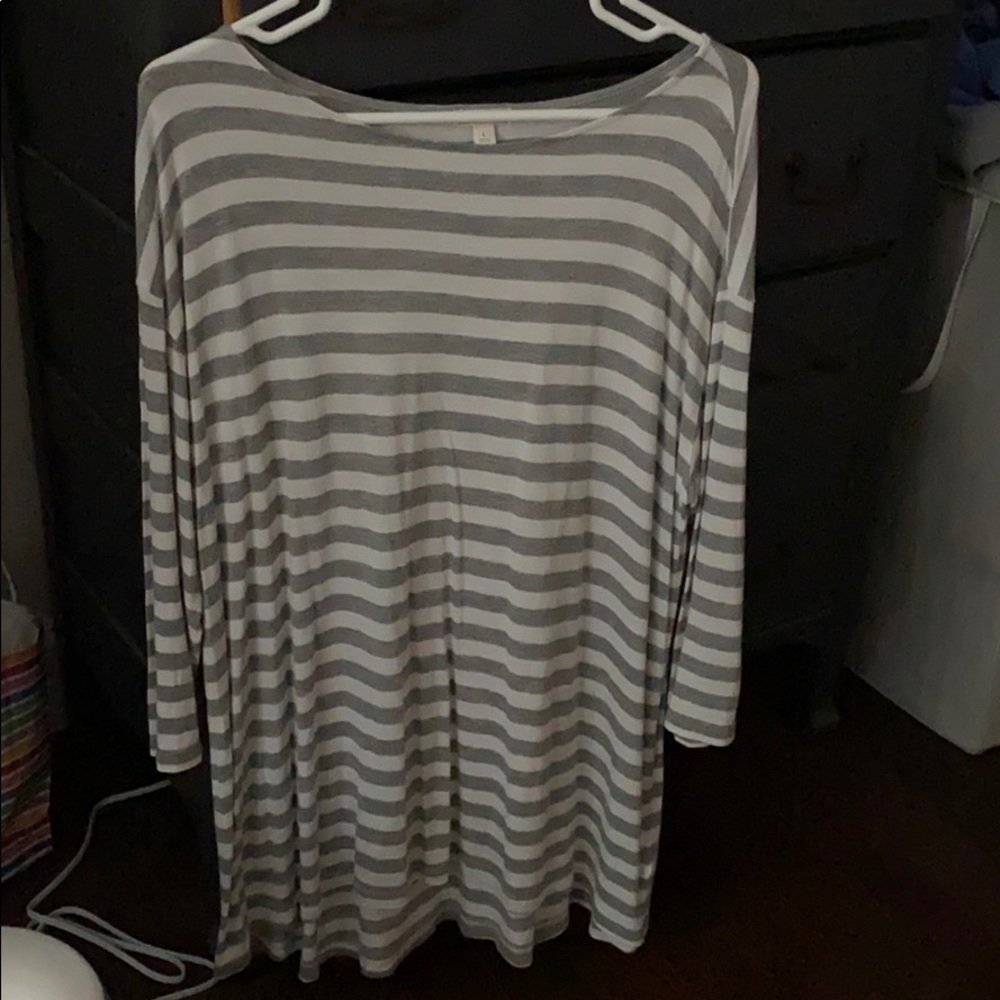 Gray and white tunic